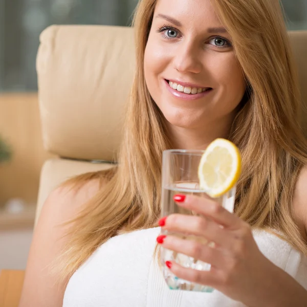 Primo piano della donna sorridente — Foto Stock