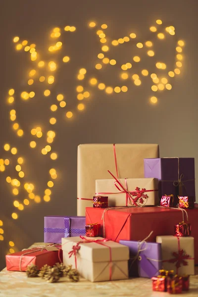 Stos prezentów świątecznych — Zdjęcie stockowe