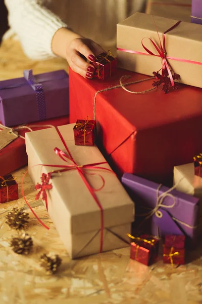 Schoonheid verpakt Kerstmis geschenkdozen — Stockfoto