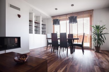 Güneşli yemek odası
