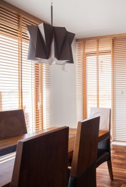 Ahşap ve modern yemek odası