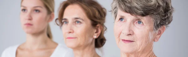 Vrouwen en passerende tijd — Stockfoto