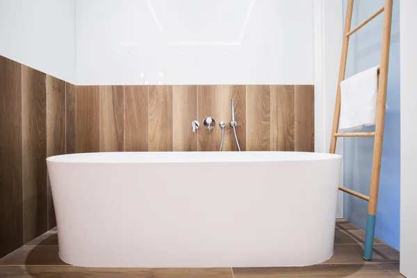Exklusive und moderne Badewanne — Stockfoto