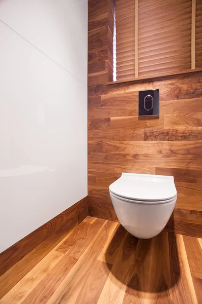 WC de madera y con estilo — Foto de Stock