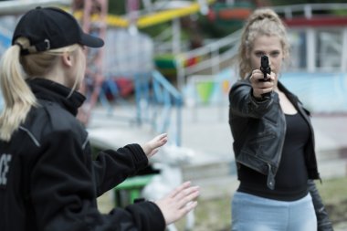 Kadın birini öldürecek