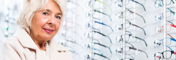 Frau und Brille — Stockfoto