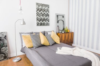 Gri yatak takımları ile evlilik bed