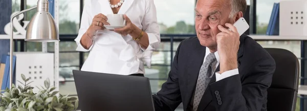 Elderly in the office — Stock Photo, Image