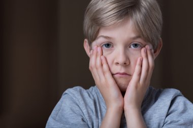 Üzgün sarışın çuval