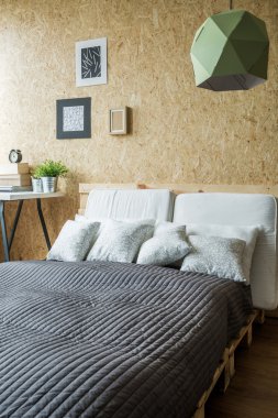 Siyah ve beyaz dekorasyon yatak odası