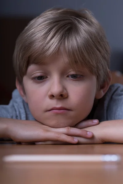 Niño preocupado. — Foto de Stock