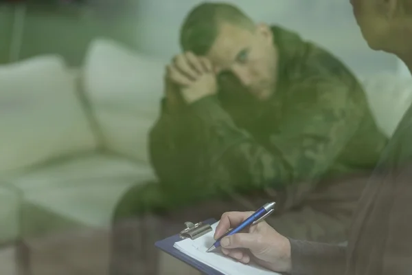 Soldier with mental health problem — Stock Photo, Image