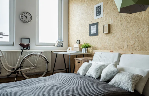 Bicycle in bedroom — Stock Photo, Image