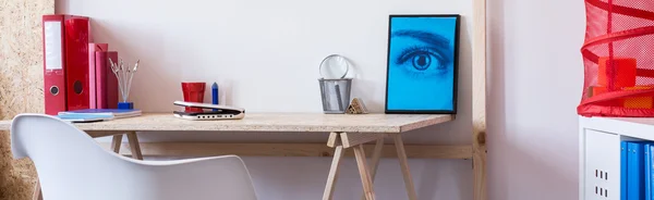 Modern and minimalist desk
