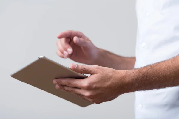 Male hands holding tablet — Stock Photo, Image