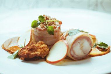 Parma jambonu ile lezzetli yemek