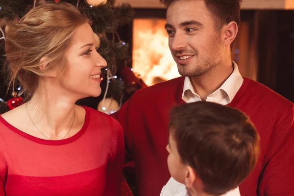 Véspera de Natal em casa decorada — Fotografia de Stock