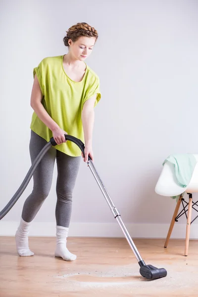 Housekeeper with vacuum cleaner — Stock Photo, Image