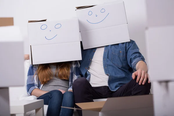 Pareja feliz durante la eliminación — Foto de Stock