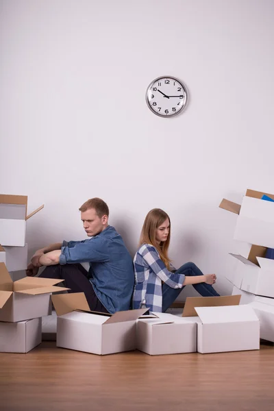 Par trött på packning saker — Stockfoto
