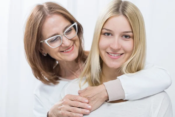 Liebe zwischen Mutter und Tochter — Stockfoto