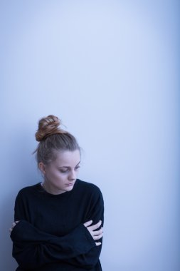 depresyonu olan genç kadın