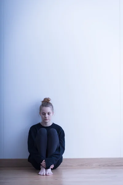 Joven mujer triste — Foto de Stock