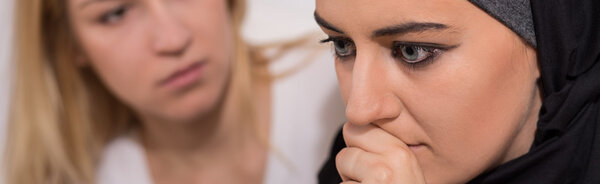 Европейская женщина с мусульманским иммигрантом
