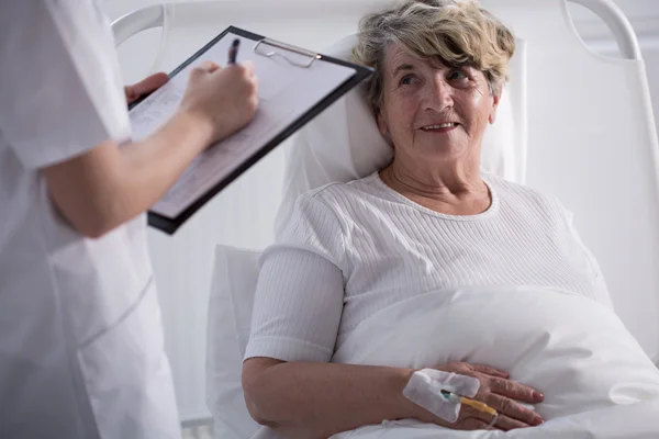 Paziente positivo dell'ospedale — Foto Stock