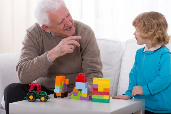 Scherzi con il nipote — Foto Stock