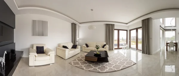 Prostorná minimalistický obývací pokoj — Stock fotografie