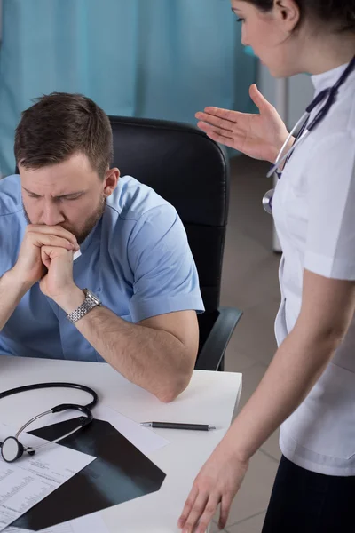 Arzt der falschen Diagnose schuldig — Stockfoto