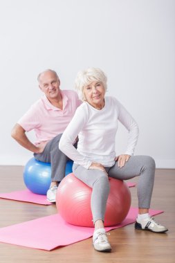 Sportif yaşlı çift eğlenmek