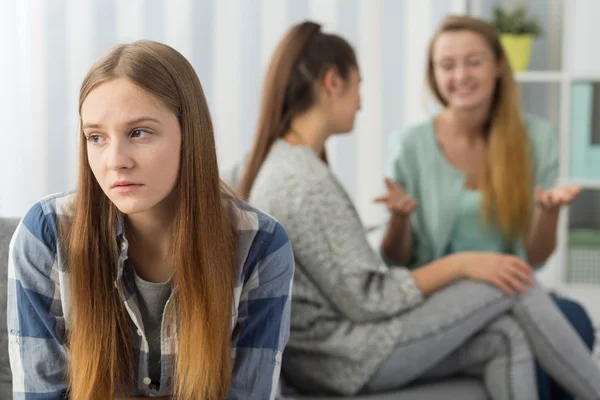 Teenager excluded from group — Stock Photo, Image