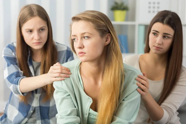 Amizade e problemas meninas adolescentes — Fotografia de Stock