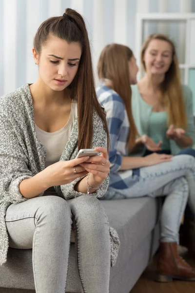 Meisjes gestalkt door peer — Stockfoto