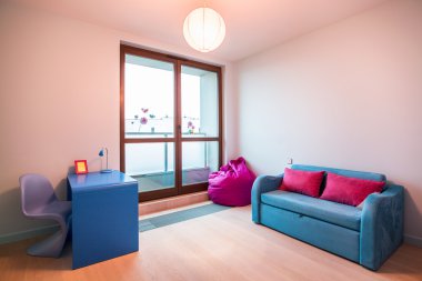 Kız öğrenci için tasarlanmış Oda