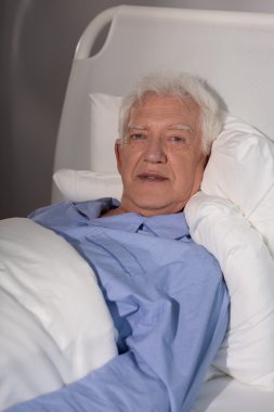 Yaşlı adam yalnız darülaceze