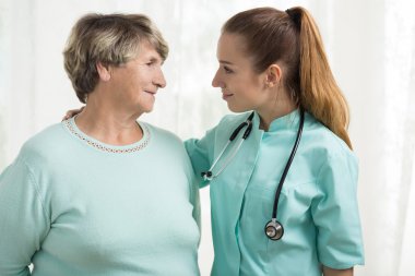 Üst düzey bir hastayla doktor