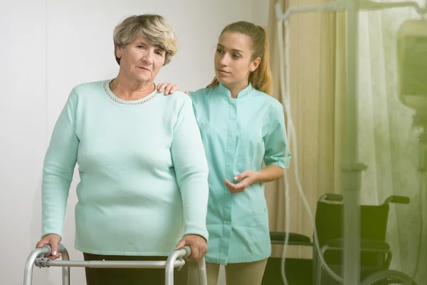 Physiotherapist with a senior lady — Stock Photo, Image