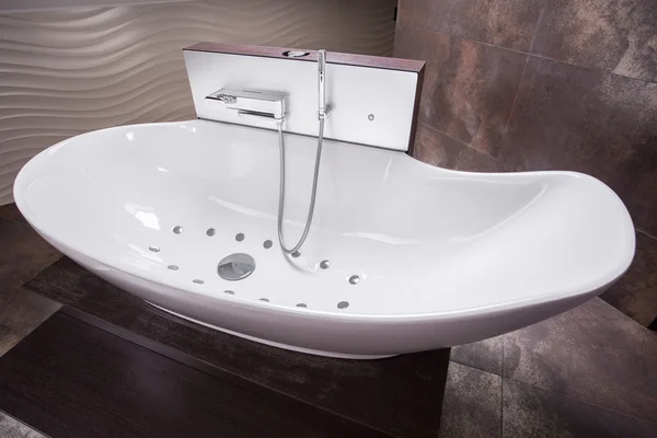 Luxuriöse moderne Badewanne — Stockfoto