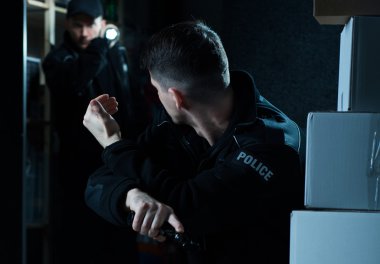 Polis arama arkadaş