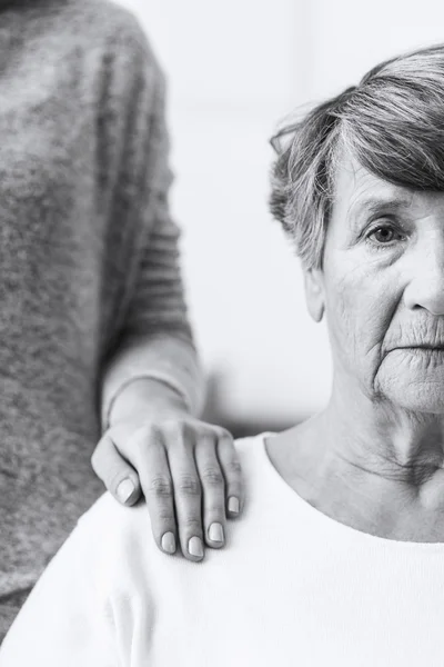 Oudere vrouw met alzheimer — Stockfoto