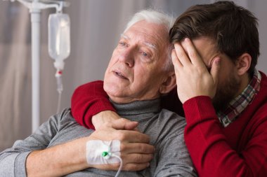 Umutsuzluk oğlu yardımcı ölen babası