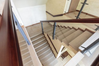 Merdiven ile döşenmiş merdivenler