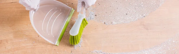 Cleaning sand on the floor — Stock Photo, Image