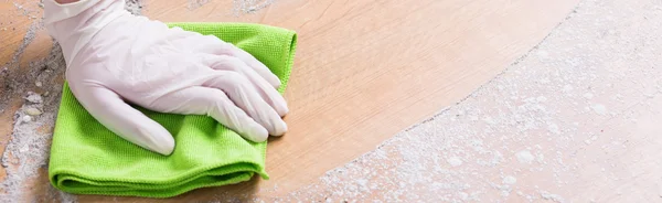 Met behulp van een doek — Stockfoto