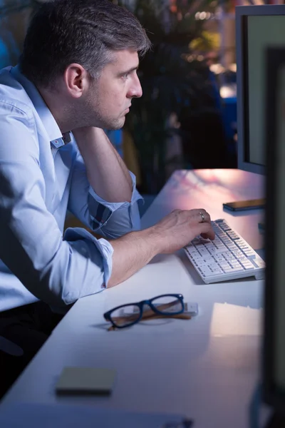 Man has bad concentration — Stock Photo, Image