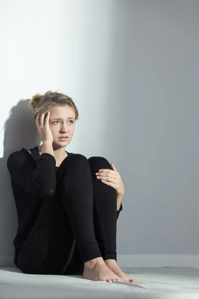 Young woman with eating disorder — Stock Photo, Image