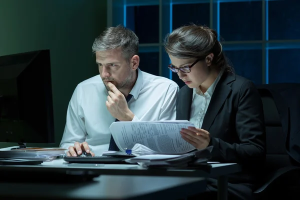 Prüfung der Unterlagen — Stockfoto